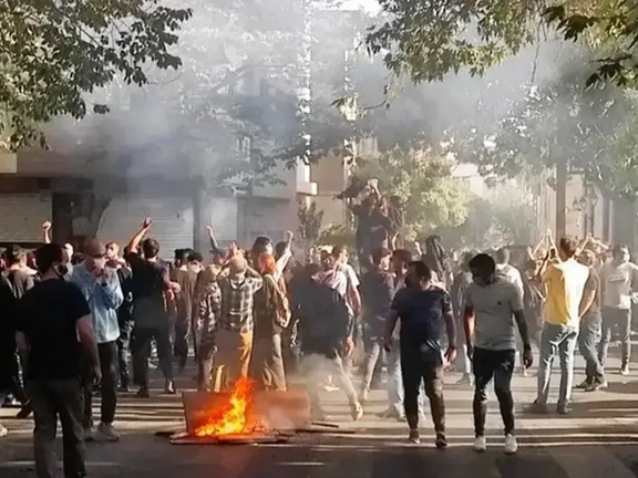 بتهم "الدعاية ضد النظام والبغي".. انعقاد الجلسة الثانية لمحاكمة 8 متظاهرين في طهران