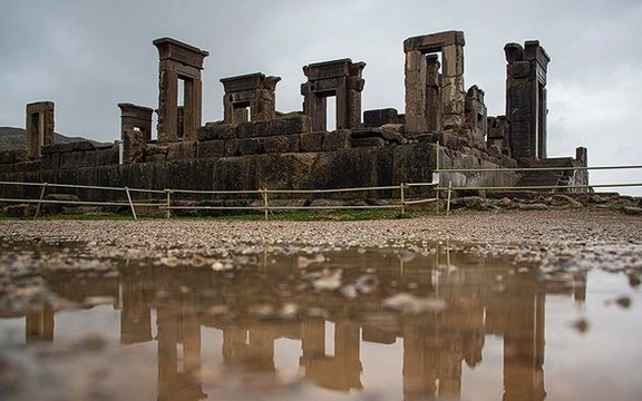 فرونشست زمین زیر پای بناهای تاریخی ایران را خالی میکند