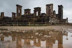 فرونشست زمین زیر پای بناهای تاریخی ایران را خالی میکند