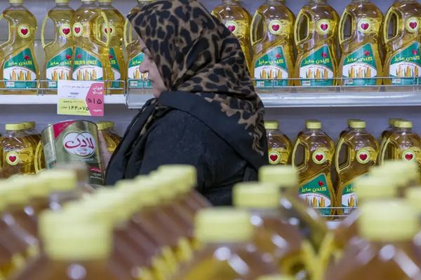 شركة حكومية إيرانية توزع 47 ألف طن زيوت "غير صالحة للاستهلاك" بعد التلاعب بتاريخ الصلاحية