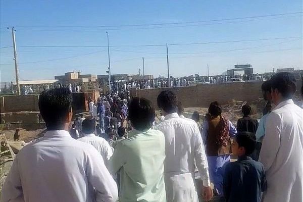 المدن البلوشية السنية في إيران تتظاهر في الشوارع وتهتف ضد خامنئي ونظامه