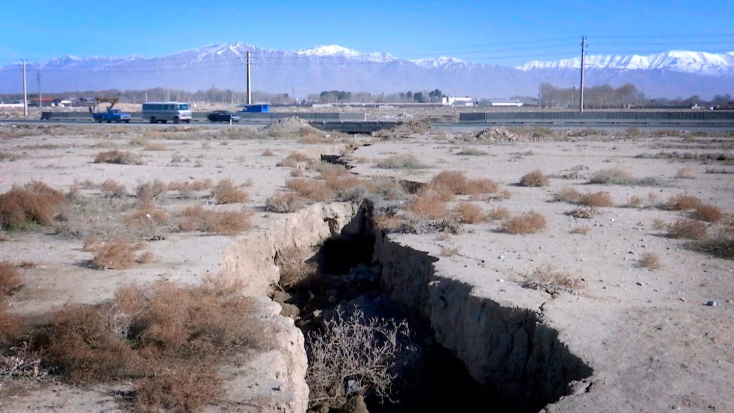 وزیر میراث فرهنگی: در ۳۰ استان به‌جز گیلان با بحران فرونشست مواجهیم 