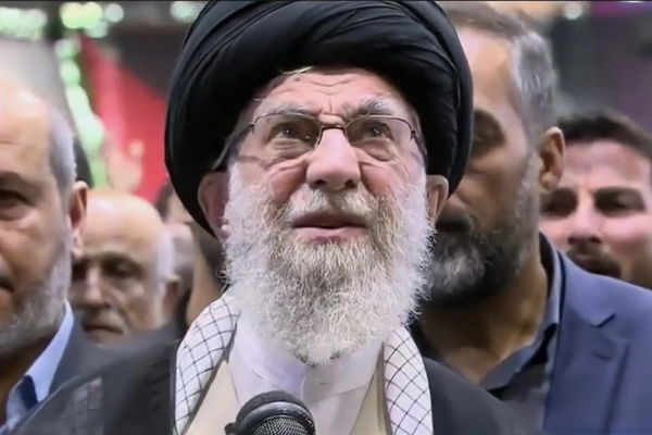 القائد السابق للقيادة المركزية الأميركية: إسرائيل لديها القدرة على استهداف خامنئي