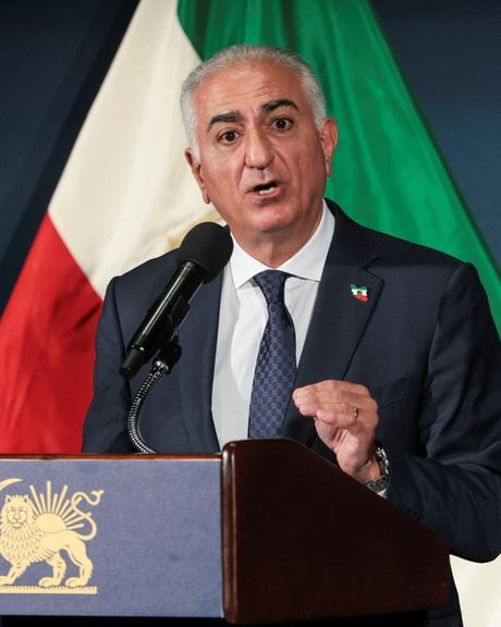 بهلوي يدعو إلى مواجهة الحرس الثوري وطرد دبلوماسيي النظام الإيراني وإغلاق سفاراته