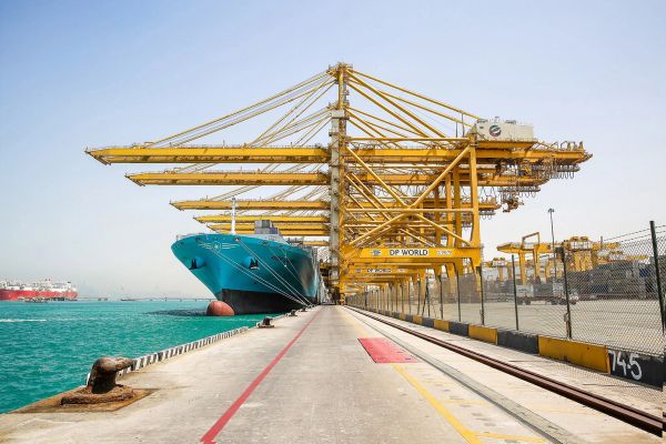 واشنطن تفرض عقوبات على شركة شحن إماراتية لنقلها بضائع لإيران