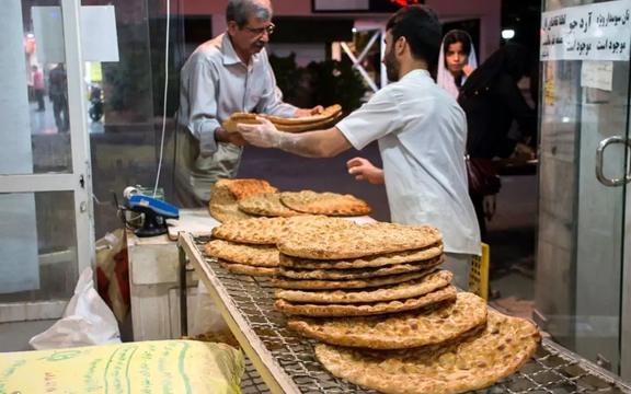 معاون استانداری ایلام: قیمت نان به خاطر بالا رفتن سایر هزینهها بالا میرود