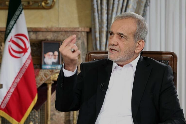 وسط ضغوط اقتصادية ومخاوف أمنية.. الرئيس الإيراني يحذر من "انهيار النظام" و"إفلاس الدولة"