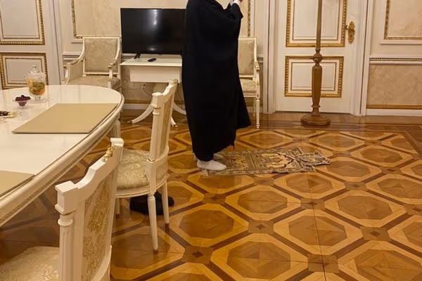 مشاور امور روحانیت در دولت سابق: نماز خواندن رئیسی در کاخ کرملین افتخار بود