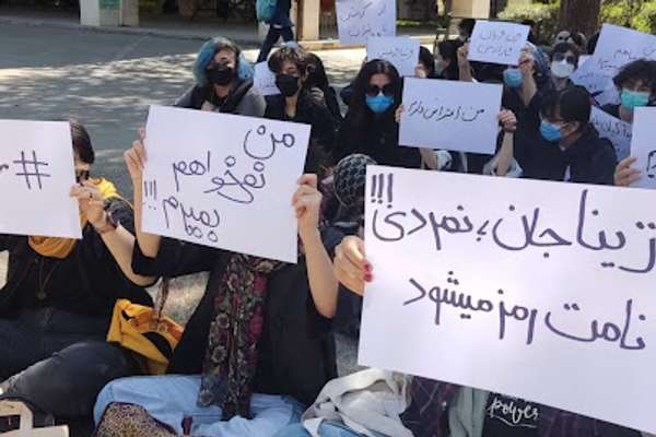 ابتذال شر؛ نقش احزاب در تضعیف نهاد اعتراض