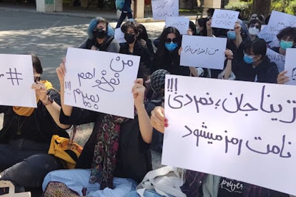 ابتذال شر؛ نقش احزاب در تضعیف نهاد اعتراض