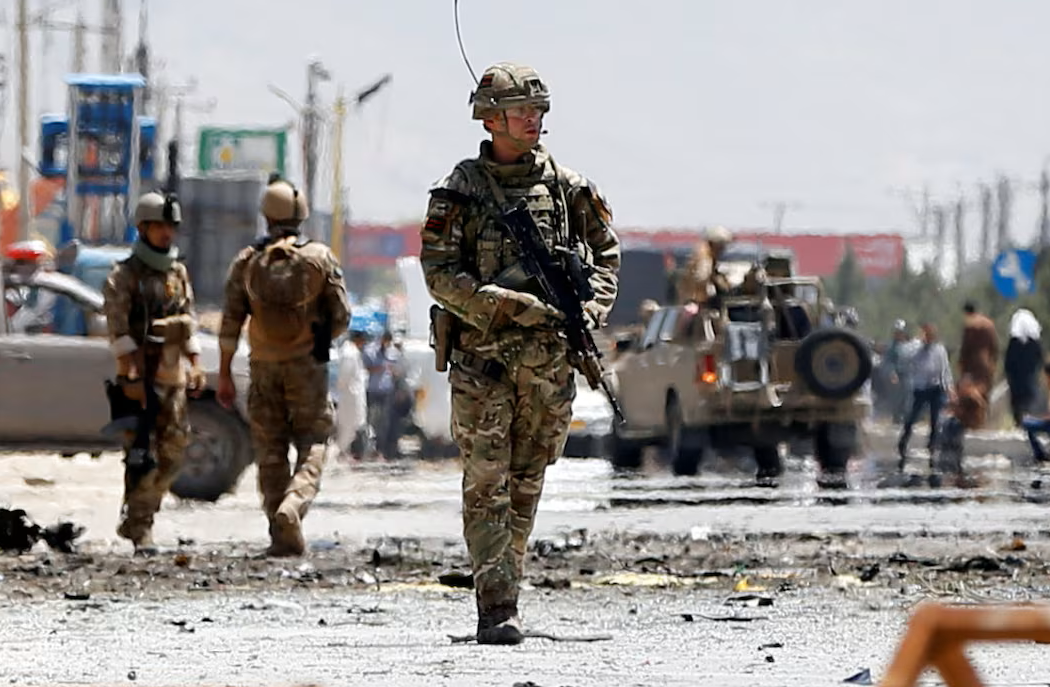 در پی واکنش انتقادی بریتانیا، ترامپ از شجاعت نظامیان بریتانیا در افغانستان تمجید کرد