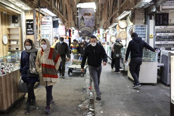 تفشي واسع لكورونا في إيران.. وطهران ومشهد و8 مدن كبرى تدخل "الوضعية الحمراء"