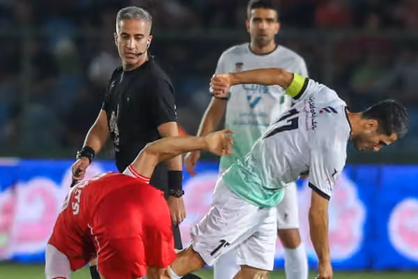 در اعتراض به داوری بازی با پرسپولیس؛ فرشید اسماعیلی در اتاق داوران را شکست