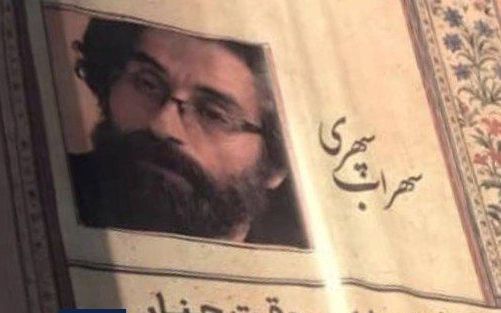 شهرداری تهران به جای عکس سهراب سپهری عکس بازیگر نقش او را روی بیلبورد منتشر کرد