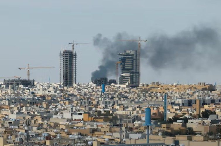 وزارت دفاع عربستان سعودی از شلیک شش موشک بالستیک به‌سوی ریاض خبر داد