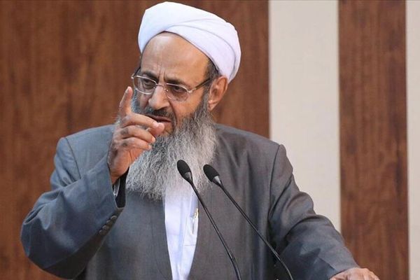 مولوي عبد الحميد يرفض انتقادات "الداخلية" الإيرانية.. ويؤكد: يرشون الملح على جراح الثكالى
