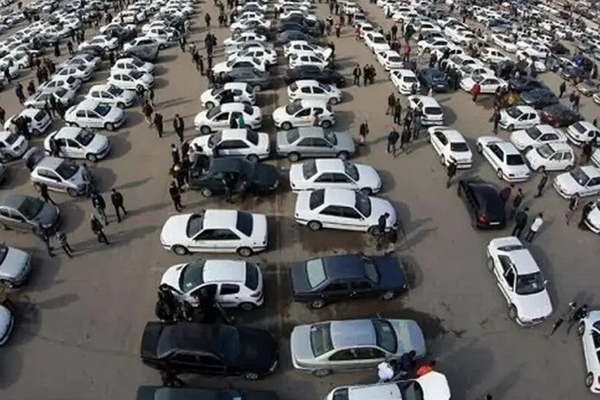 ارتفاعات حادة في سوق السيارات بإيران ونصائح بتجنب الشراء