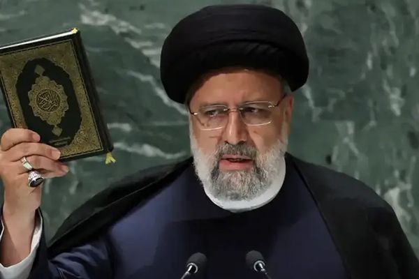لتجنب المظاهرات.. الرئيس الإيراني يعقد لقاءه مع "العلاقات الخارجية" الأميركي داخل الفندق