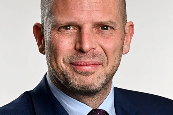 وزیر دفاع بلژیک در واکنش به اعتراضات ایران: فراخوان بازگشت پسر شاه هرروز بلندتر میشود