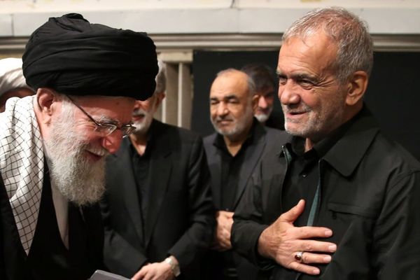 مؤكدًا اتباعه "سياسات المرشد".. بزشكيان: الإعلان عن تشكيلة الحكومة بعد "التنسيق مع خامنئي"