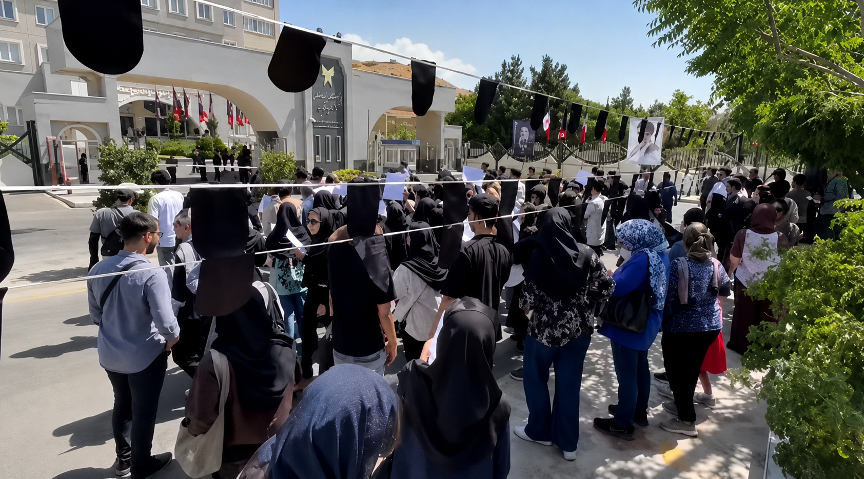 تجمع اعتراضی دانشجویان تحصیلات تکمیلی دانشگاه آزاد