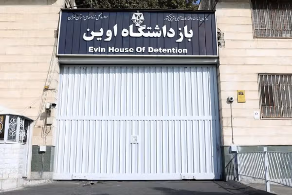 احسان افراشته، زندانی سیاسی محکوم به اعدام پس از ضرب و شتم، به مکان نامعلومی منتقل شد