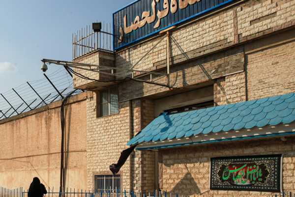 وفاة سجين سياسي في إيران بعد حرمانه من الرعاية الصحية