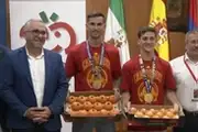 پاداش عجیب به ستارههای اسپانیا؛ گاوی و فابین رویس هماندازه وزنشان گوجه هدیه گرفتند