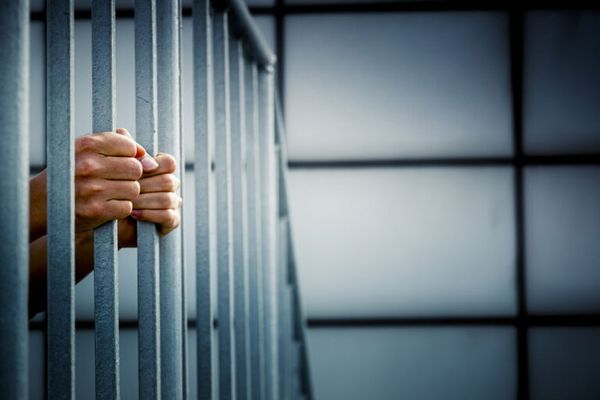 أكثر من 650 ناشطا سياسيا يدعون إلى إنهاء إضراب سجناء سياسيين إيرانيين عن الطعام