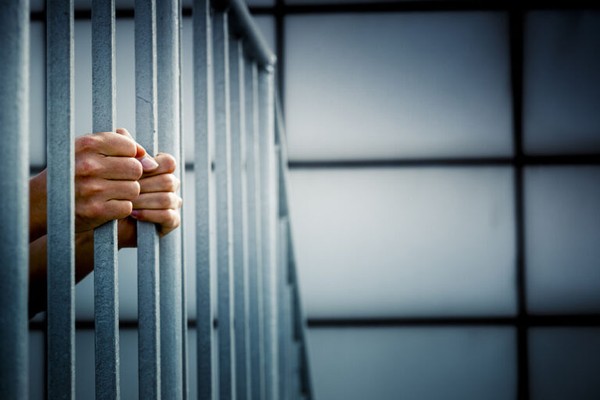 أكثر من 650 ناشطا سياسيا يدعون إلى إنهاء إضراب سجناء سياسيين إيرانيين عن الطعام