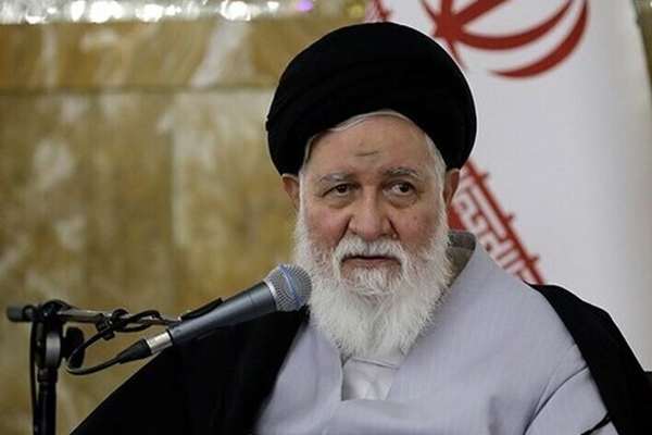 إيرانيون لممثل المرشد: ألن تذهب إلى "جبهة المقاومة" فهم يحتاجونك هناك