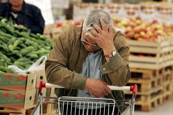 رغم وصول التضخم إلى 80%.. زيادة رواتب المتقاعدين في إيران بنسبة 20% فقط