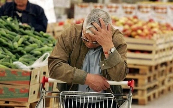 رغم وصول التضخم إلى 80%.. زيادة رواتب المتقاعدين في إيران بنسبة 20% فقط