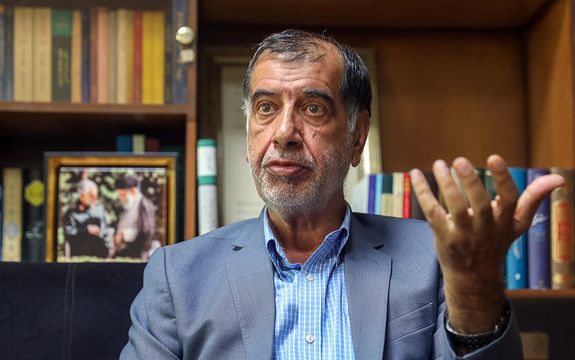 عضو مجمع تشخیص مصلحت نظام: باید مردم را از زیر فشار تورم نجات دهیم