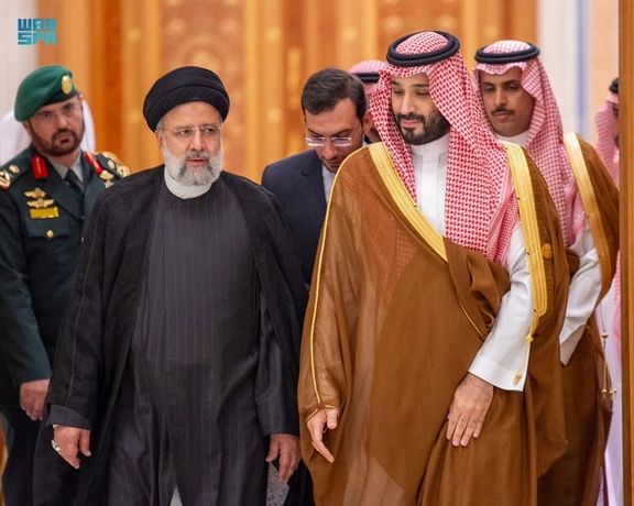 Saudi Crown Prince Mohammed bin Salman meets Iranian President Ebrahim Raisi during the Organisation of Islamic Cooperation (OIC) summit in Riyadh, Saudi Arabia, November 11, 2023.