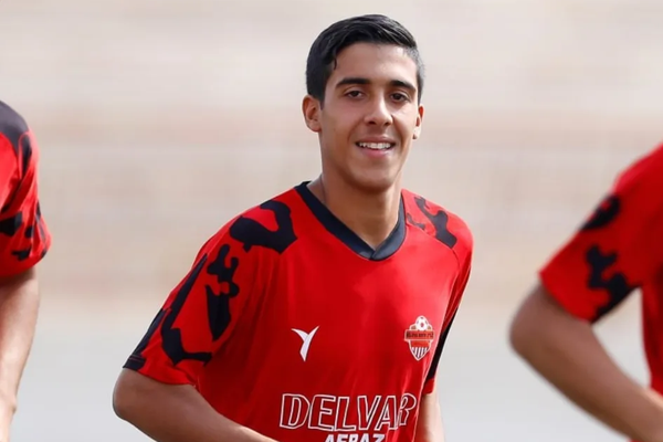 امیرحسین محمدزاده، بازیکن ۱۸ ساله تیم فوتبال دلوارافراز تهران به دست جمهوری اسلامی کشته شد