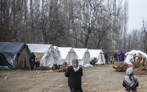 ۱۰۰ مورد مسمومیت زلزلهزدهها؛ یک مادر و پسر در خوی به علت گازگرفتگی در چادر جان باختند