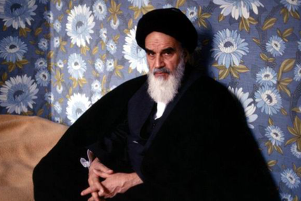 عضو هیئترییسه مجلس: میگفتند شاه در ایران مثل بریتانیا بماند، اما خمینی زیر بار نرفت