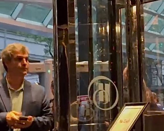 علیاکبر موسوی خویینی در ضیافت شام جمهوری اسلامی شرکت کرد