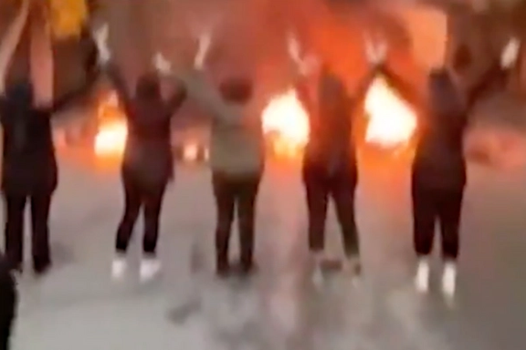 تداوم خیزش انقلابی در شامگاه ۲۷ آبان؛ مردم معترض در شهرهای مختلف ایران به خیابان آمدند