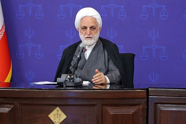 رئيس السلطة القضائية الإيرانية يتوعد المتظاهرين بـ "عقوبات سريعة ورادعة"