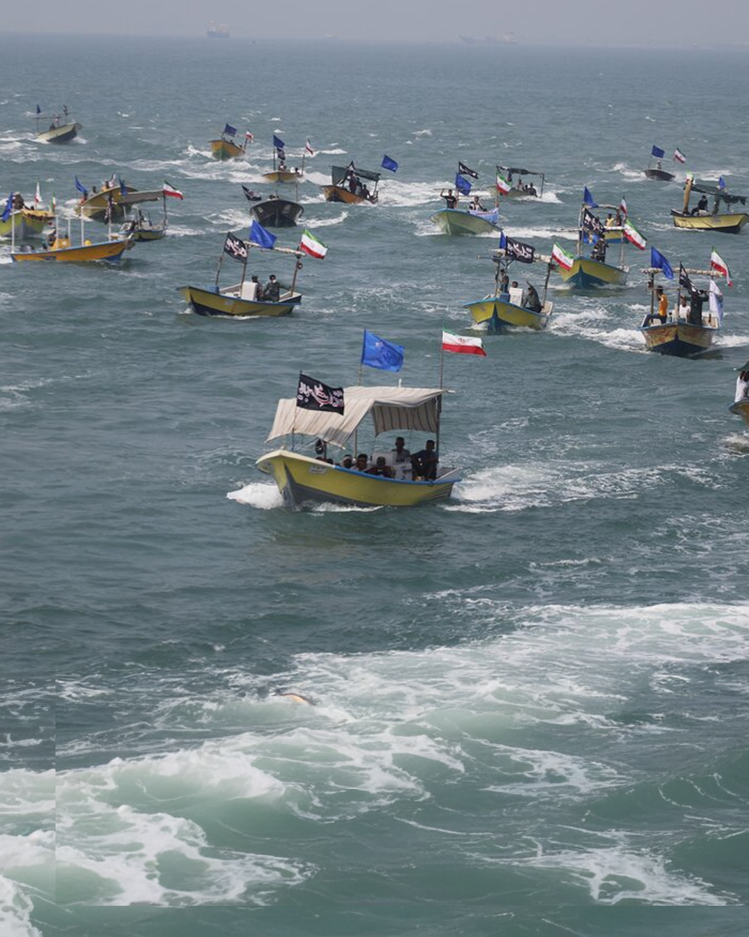 السفير البريطاني السابق في اليمن: حان وقت إغراق زوارق الحرس الثوري الإيراني