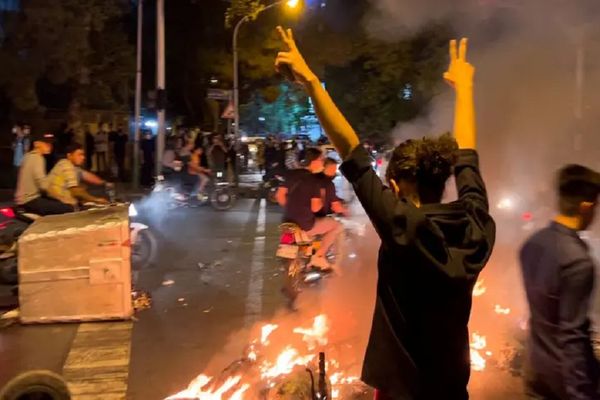 "شباب أحياء طهران" تدعو لتجمعات احتجاجية السبت المقبل في جميع أنحاء إيران