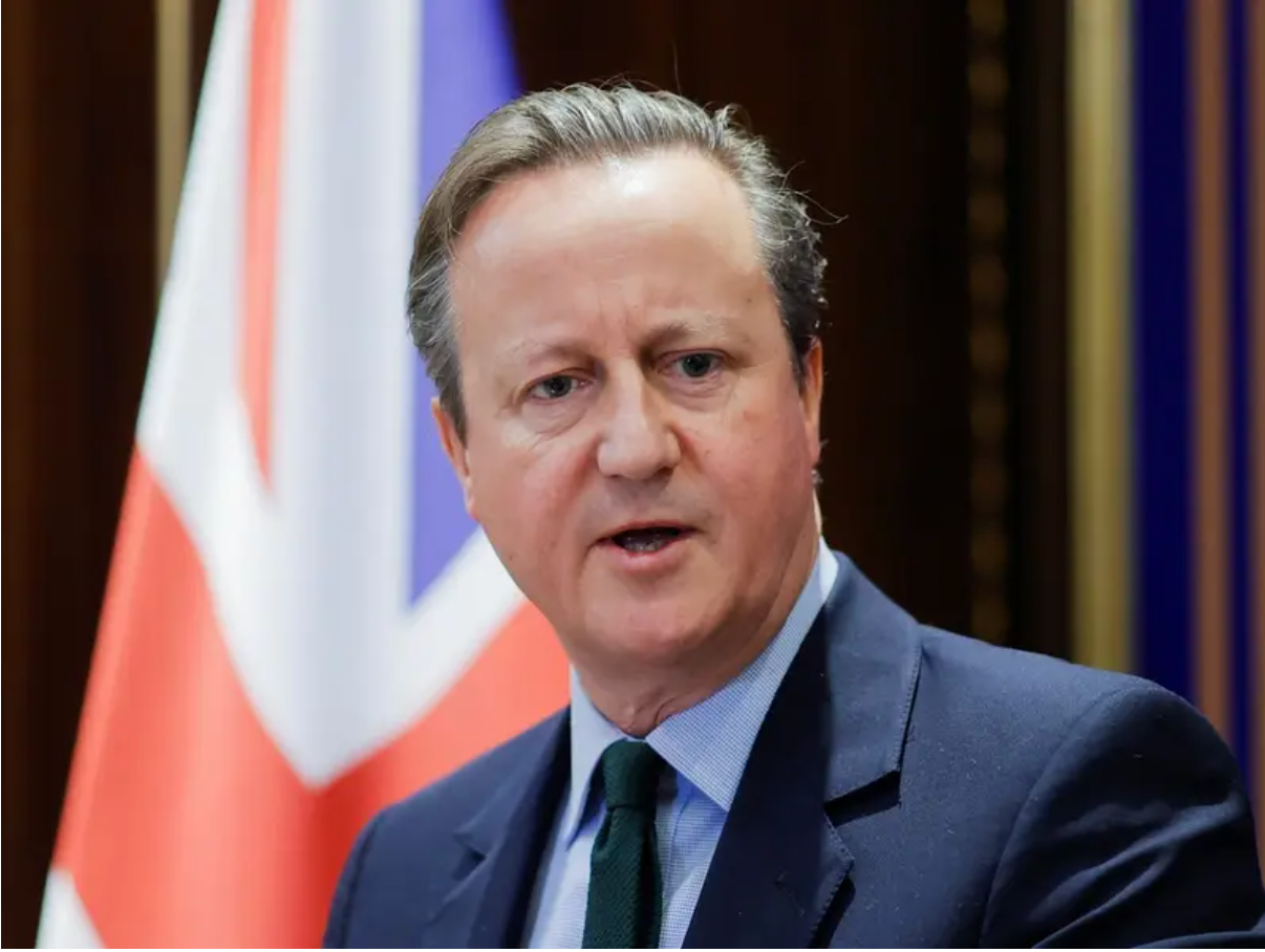 كاميرون ردا على الهجوم ضد مذيع"إيران إنترناشيونال":نتعامل بقوة مع "رعاع" النظام الإيراني