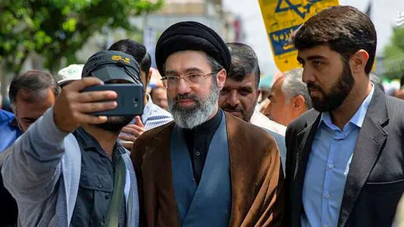 بلومبرگ: چگونه پسر رهبر جمهوری اسلامی یک امپراتوری جهانی املاک ساخت