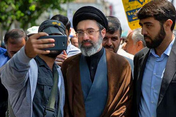 دیلی میل: مجتبی خامنهای برای درمان ناباروری و ناتوانی جنسی چهار بار به لندن سفر کرده بود