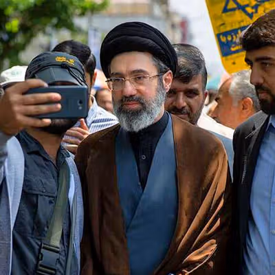 بلومبرگ: چگونه پسر رهبر جمهوری اسلامی یک امپراتوری جهانی املاک ساخت