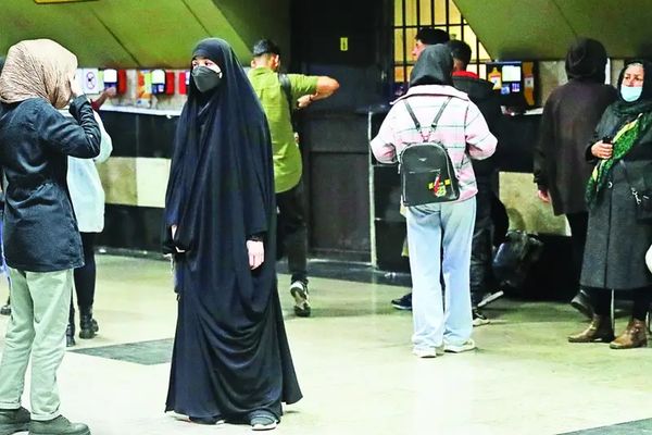 وزير الداخلية الإيراني: عرقلة عمل "حارسات الحجاب" جريمة ولا يحتجن لترخيص من الوزارة
