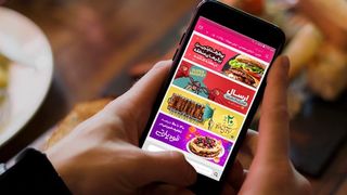 Iran Mulls Plans To Give Tourists 'Unrestricted' Internet