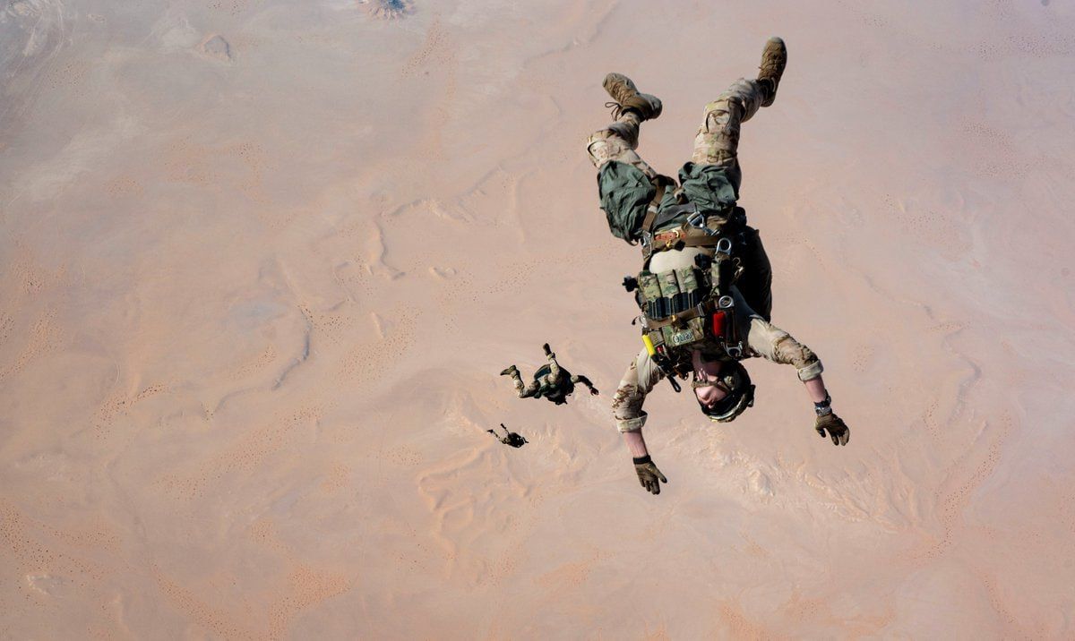 گزارش سی‌بی‌اس: هزاران نیروی ویژه و چترباز ارتش آمریکا در خاورمیانه مستقر شده‌اند